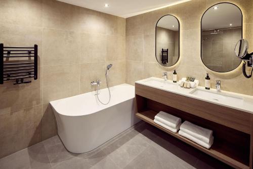 room detail thumbnail 2