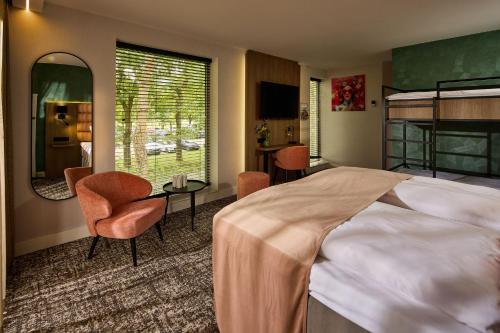 room detail thumbnail 1