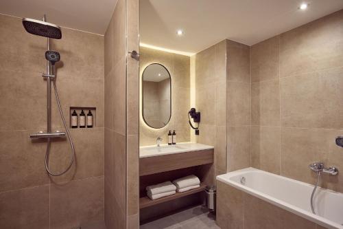 room detail thumbnail 2
