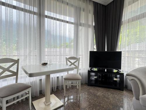 Panoramic Mountains Hotel Guba in Qırızdəhnə