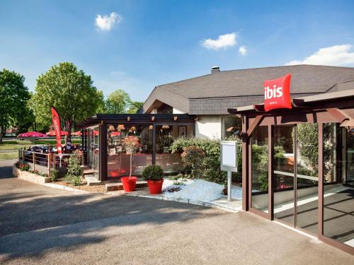 . ibis Senlis