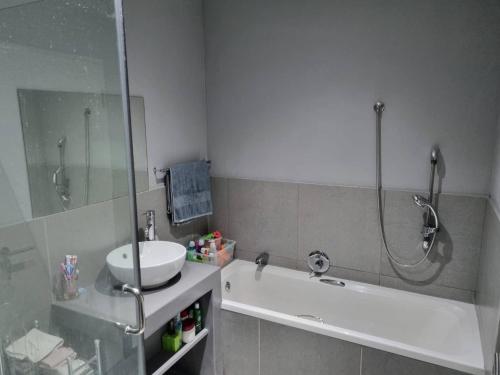 Lux 2BR 2Bath in Ruby Estate Prime Location - image 13