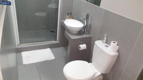 Lux 2BR 2Bath in Ruby Estate Prime Location - image 14
