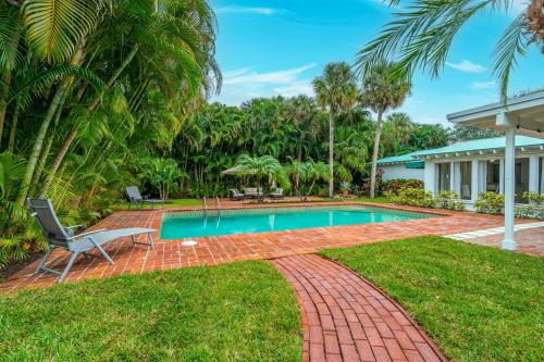 Intracoastal Paradise Walking Distance to Beach! in West Palm Beach, USA