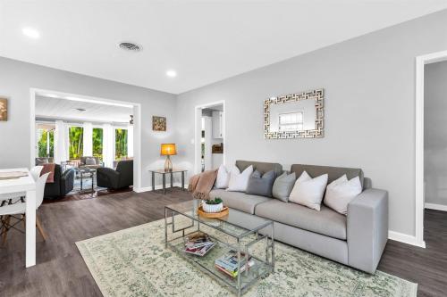 Intracoastal Paradise Walking Distance to Beach! in West Palm Beach, USA