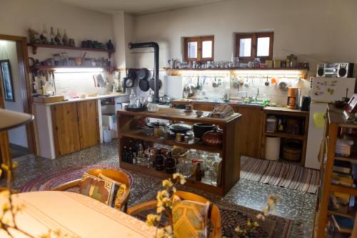 ห้องครัว, Nightingale Cottage Pelion in คาลามากิ