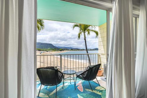 Steps to Beach & Pool! Oceanfront Waianae Studio in Makaha (HI)