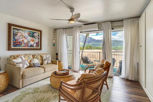 Steps to Beach & Pool! Oceanfront Waianae Studio in Makaha (HI)