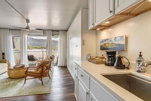 Steps to Beach & Pool! Oceanfront Waianae Studio in Makaha (HI)