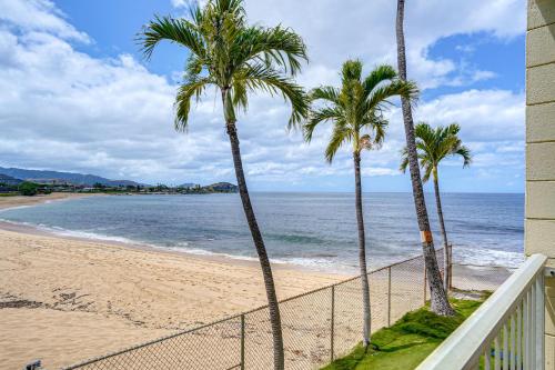Steps to Beach & Pool! Oceanfront Waianae Studio in Makaha (HI)