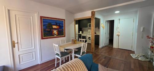 Apartamento Escalerilla,Plaza Mayor Con Balcón