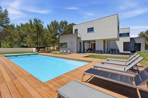 Villa Stark Piscine privée Salle de Sport FlippersArcadeBabyfoot - Location saisonnière - Saint-Gély-du-Fesc