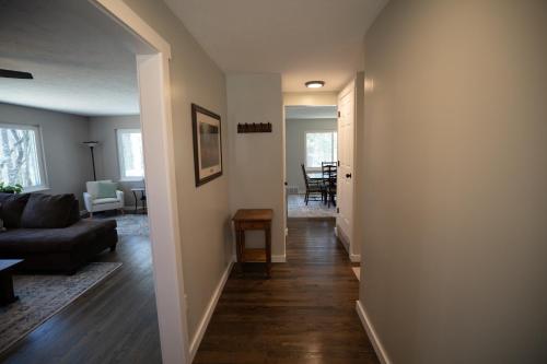Bejárat, Secluded 5BR Retreat with Hot Tub, Sleeps 10 in Canfield (OH)