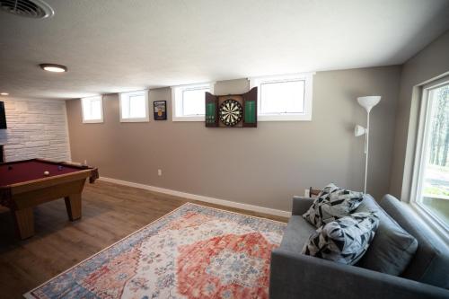 Szórakozási lehetőségek, Secluded 5BR Retreat with Hot Tub, Sleeps 10 in Canfield (OH)