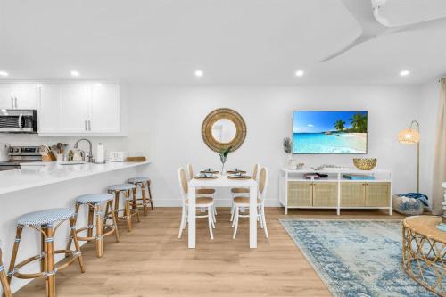 The Beach Villa in Juno! 1-Steps to the Beach in Juno Beach (Florida)