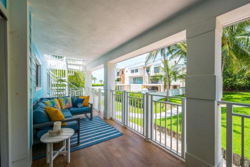 Designer Beachside Serenity Steps to the Beach! in Juno Beach (Florida)
