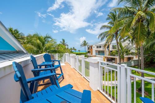 Designer Beachside Serenity Steps to the Beach! in Juno Beach (Florida)