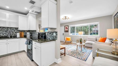 SoSo Coastal Retreat Walk to Intracoastal & Downtown – khách sạn tại South Side