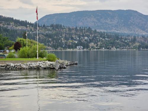 Premium Deluxe suites 201 in Peachland, Canada