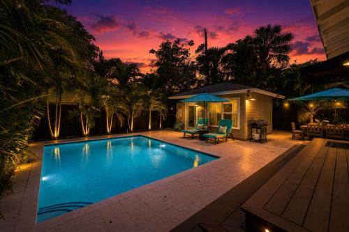 Coral Cove Hideaway Guest House & Heated Pool! – khách sạn tại Grandview Heights