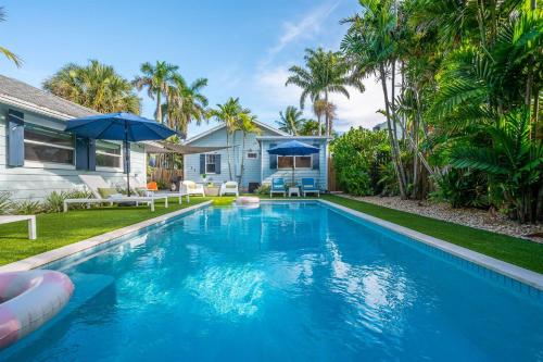 Blue Water Bungalow - Chic Palm Beach Vibes – khách sạn tại Grandview Heights