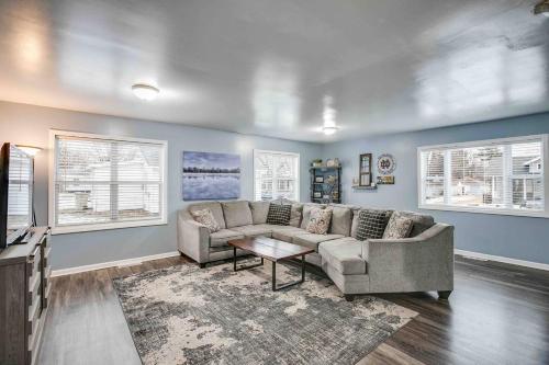 Newly Updated Smart Home 1 mile from ND & Eddy St in South Bend, USA