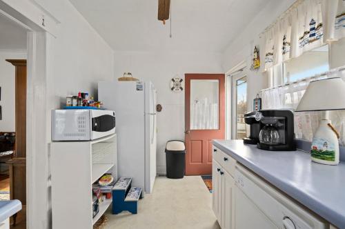Breezy Corner - image 2