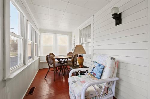 Breezy Corner - image 6