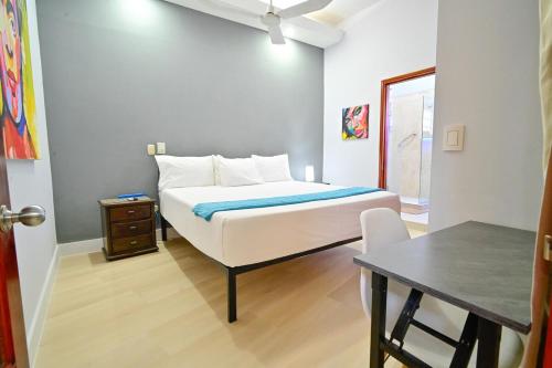 Walled City Visitors Ok 5 bedroom with Jacuzzi - image 2