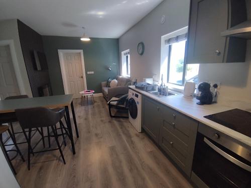 Apartment - Sleeps 4 - Near Aran Islands - Parking in Inverin