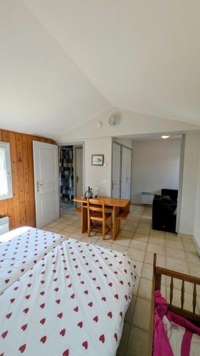 Istaba viesiem, Suite privée Esther Gorges de l'Arzon près du Puy en Velay (Suite privee Esther Gorges de l'Arzon pres du Puy en Velay) in Chomelix