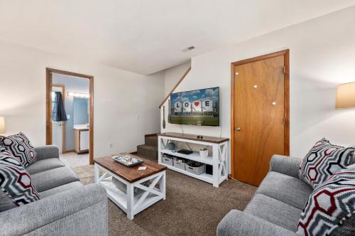 Fishhook Hideaway - image 4