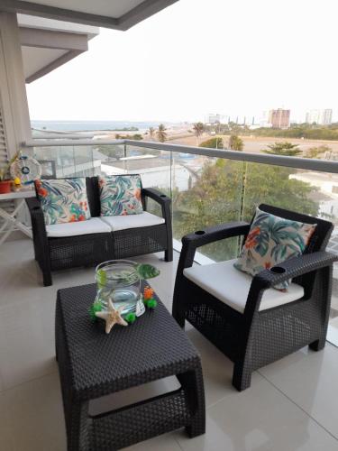 Apartamento 6 personas con balcon vista al mar desayuno gratis y anfitrion 24 horas