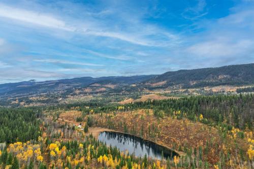 Skats, Cabin on Private 8-acre Lake in Litlforta (BC)