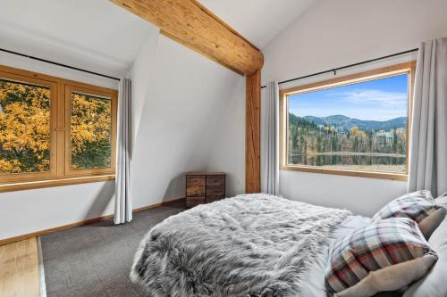 Skats, Cabin on Private 8-acre Lake in Litlforta (BC)