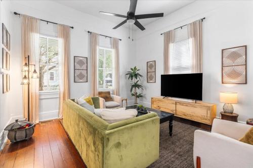 Stylish Historic Home 5 Min Walk to Downtown in Georgia Avenue (AL)