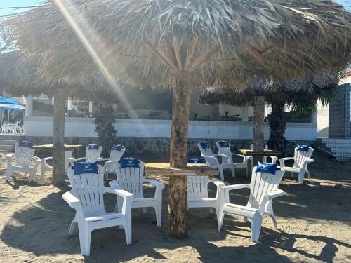 PELÍCANOS Hotel & Beach Club 3