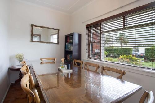 Simple 1BR in Prime Vaucluse Near Shops & Bus in Watsons Bay