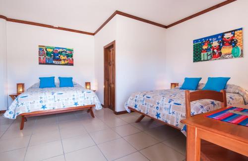 Hotel Los Corales Hotel Los Corales is a popular choice amongst travelers in Roatan Island, whether exploring or just passing through. The property offers a wide range of amenities and perks to ensure you have a great 