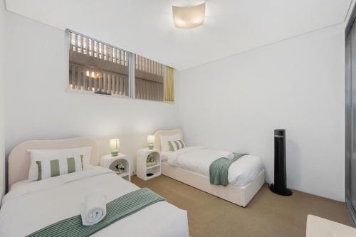 Sydney 2BR w/Parking | Near UNSW Beaches & CBD - image 2