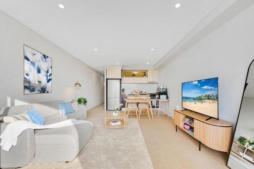 Sydney 2BR w/Parking | Near UNSW Beaches & CBD - main image