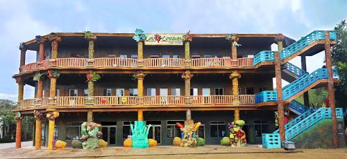 Exterior view, Hotel Los Corales in Roatan Island