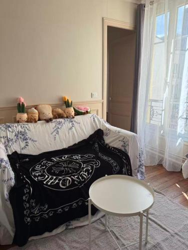 Live like a local Cosy and calm 37sqm parisian style