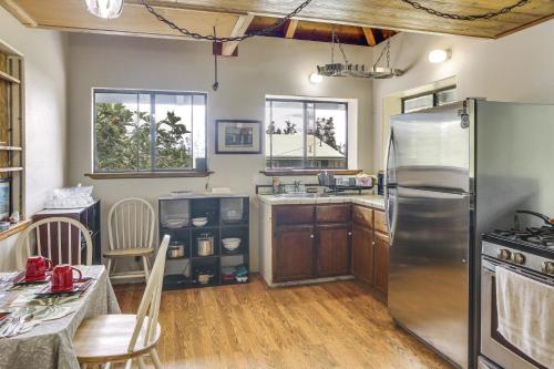Garden & Forest Views! Quiet Kurtistown Escape in Hawaiian Acres (HI)