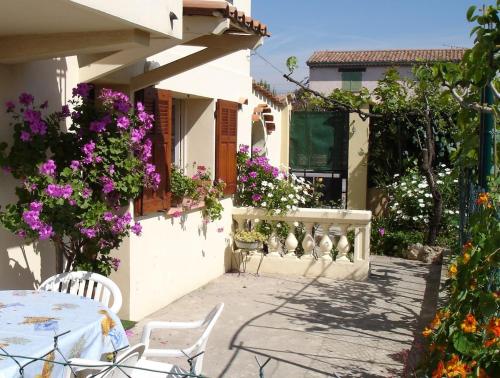 ANTIBES 06 2P RDJ Villa Ideal pour couple avec enfants
