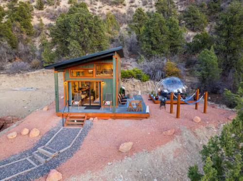 Zion & Bryce Stargazing Dome Fire Pit Hammocks BBQ – khách sạn tại Glendale