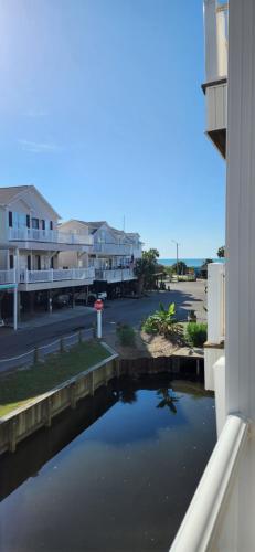 Ocean View 4BR 3BA Home in Ocean Lakes 1006 – khách sạn tại Bờ biển Surfside
