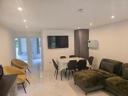 Reading three bedroom luxury chalet