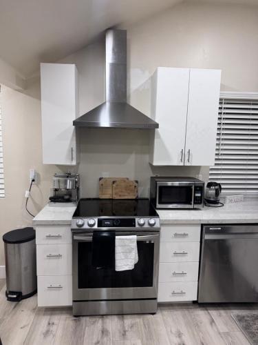 Private Studio, Near DT & Cal Expo, Free Parking in Woodlake