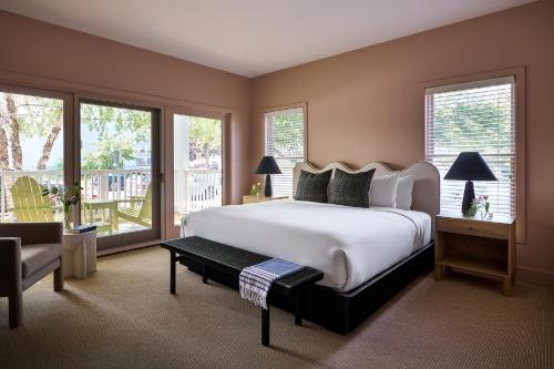 บริการและสิ่งอำนวยความสะดวก, The Neighborhood Hotel - New Buffalo 102 - King Porch in นิว บัฟฟาโล (MI)